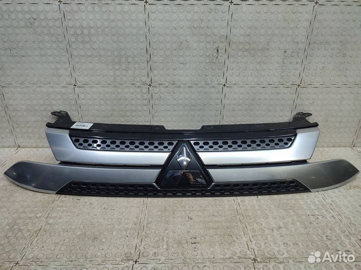Решетка радиатора Mitsubishi Outlander 3 2018