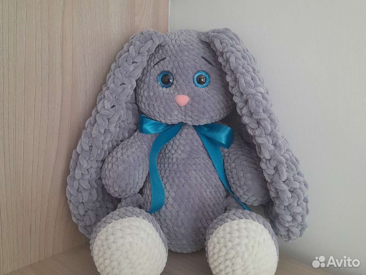 Зайчик плюшевый