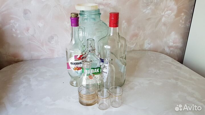 Разные бутылки, графины