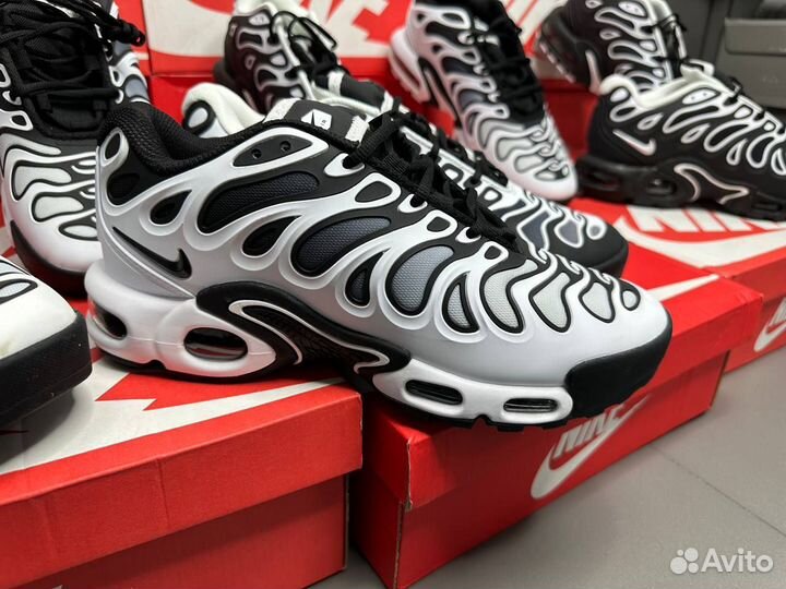 Nike air max TN plus drift summit white and black