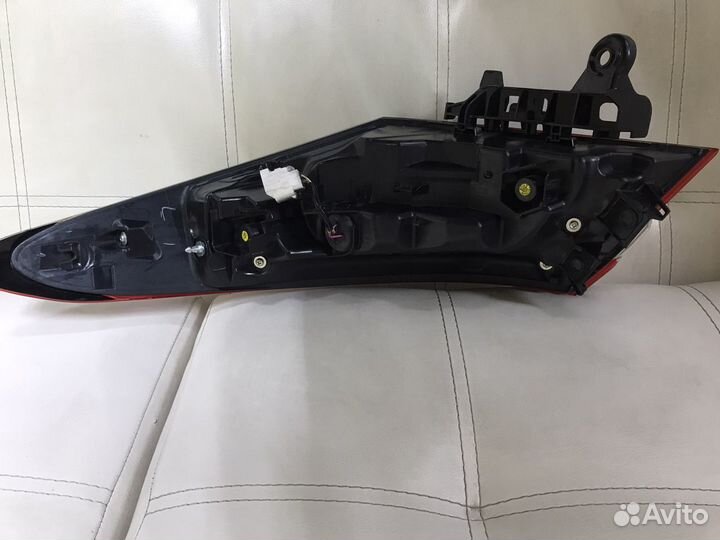 Фонарь левый Toyota Camry V70 LED