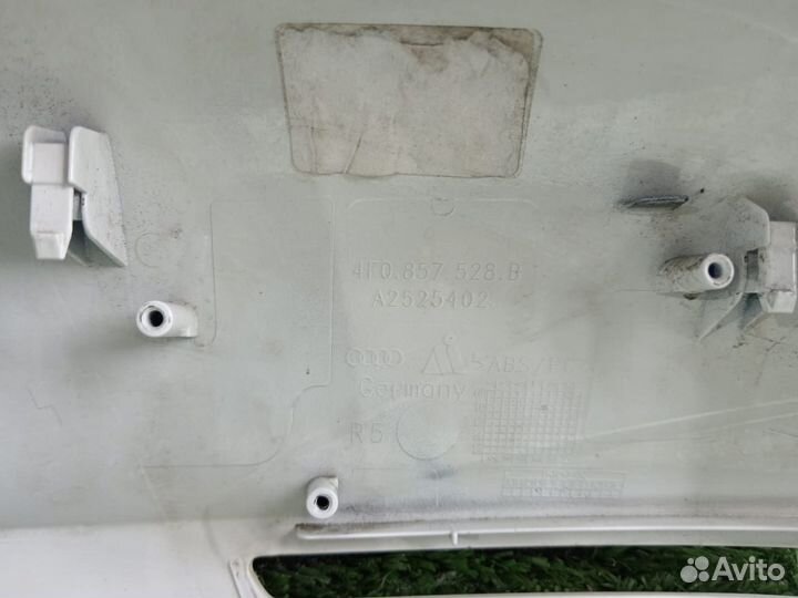 Накладка зеркала правая 4F0857528B Audi A6 C6