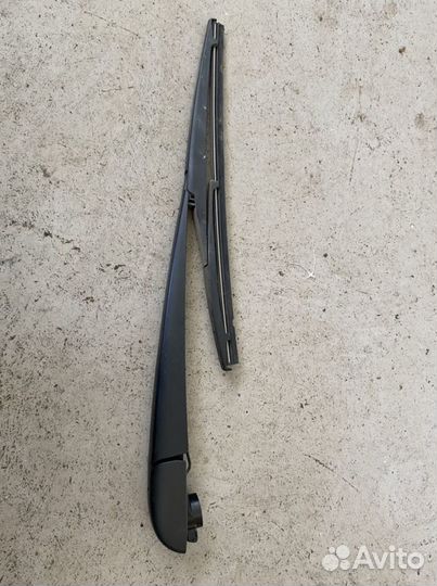 Держатель заднего дворника Toyota Land Cruiser 200