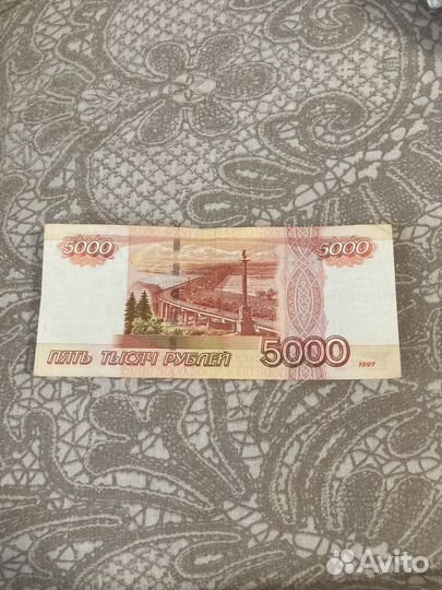 Купюра 5000 с редком цветом герба (фиолетовый)