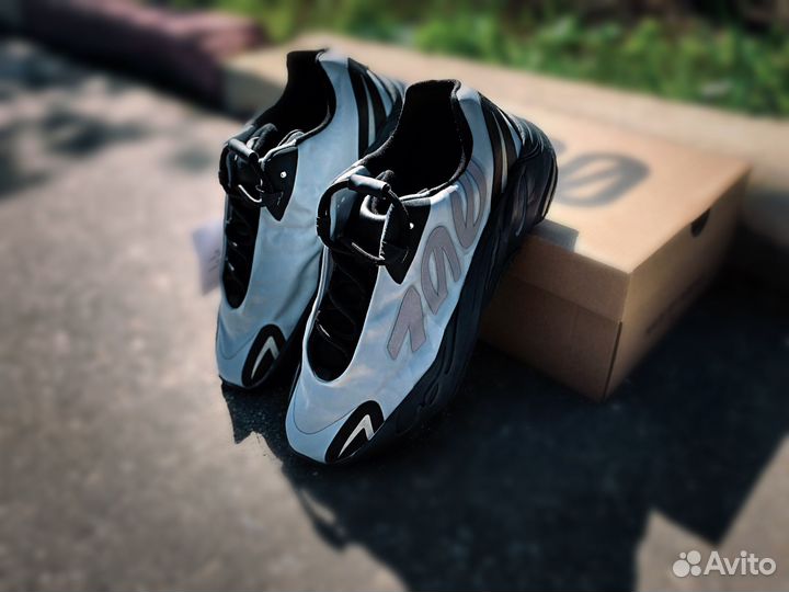 Кроссовки Adidas Yeezy 700