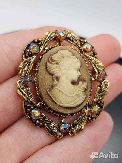 Брошь - подвеска Камея