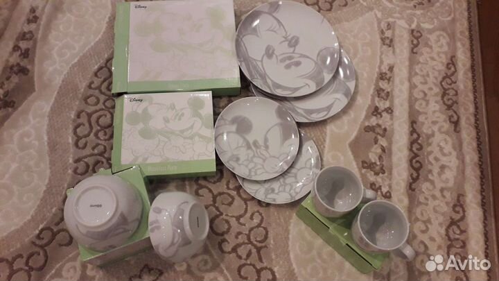 Набор столовой посуды Disney новый