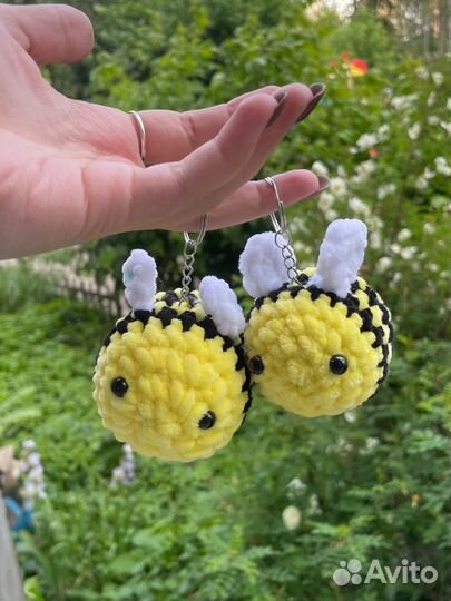 Брелок плюшевый вязаный пчелка и осьминожка