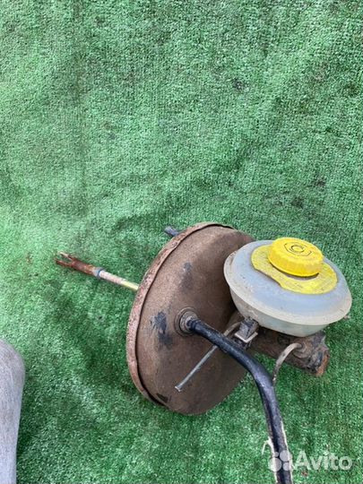 Вакуумный усилитель тормозов Audi 90 B3 2.0 PS