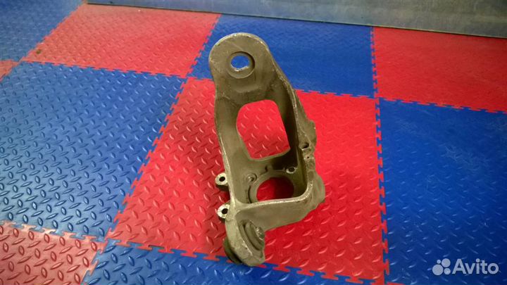 Кулак поворотный задний левый BMW X5 E70