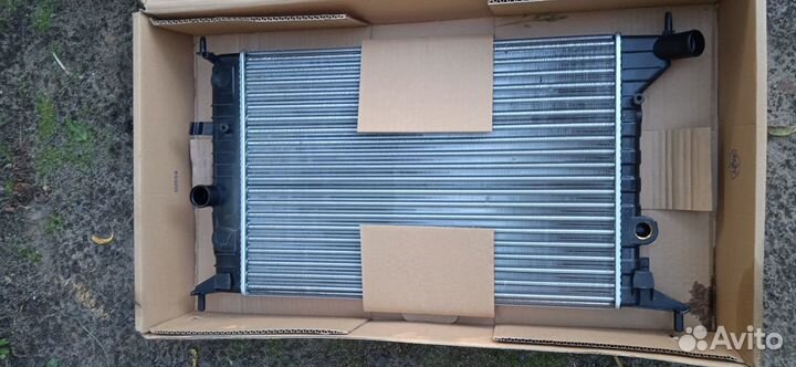 Радиатор охлаждения двигателя Opel Vectra B