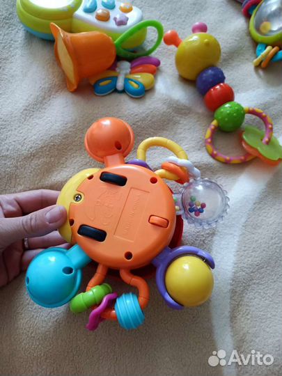 Развивающие погремушки для малыша бронь