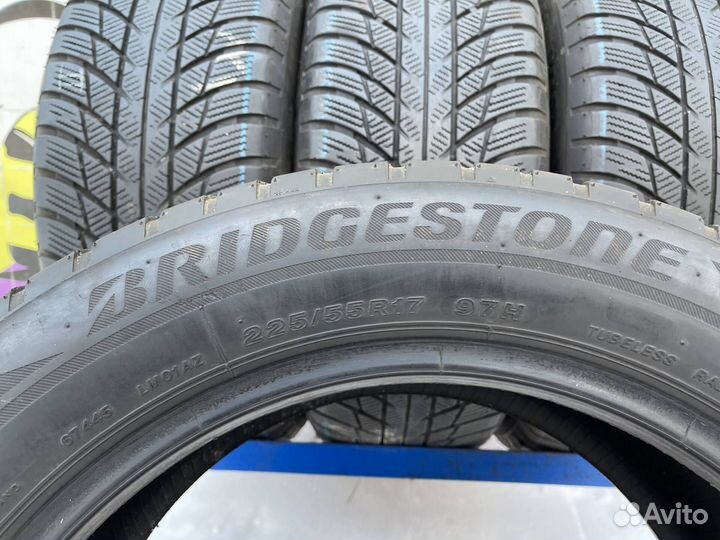 Bridgestone Blizzak LM-001 225/55 R17