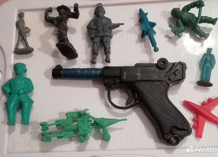 Игрушки СССР солдатики