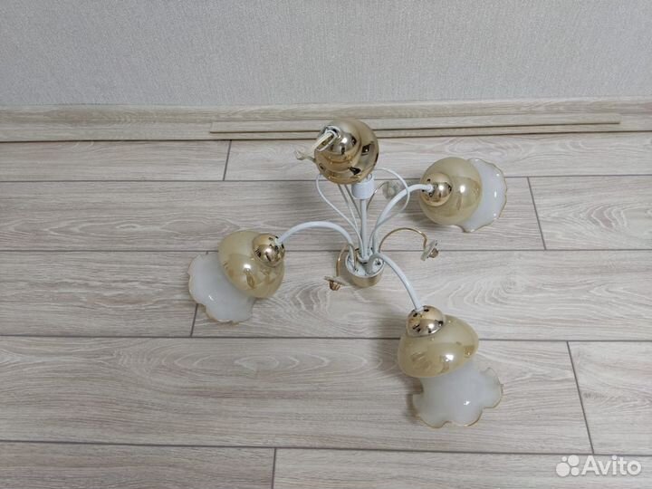 Люстра трёхрожковая