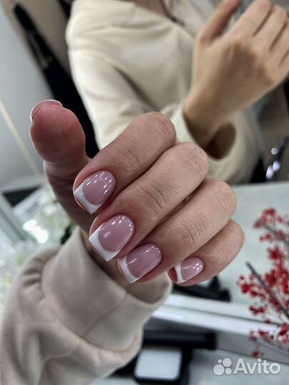 Мастер маникюра, маникюр, покрытие