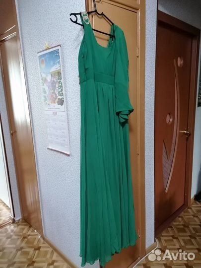 Платье цвета изумруд)