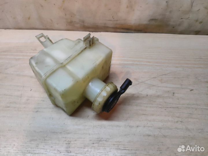Бачок тормозной жидкости Land Rover Range Rover 3