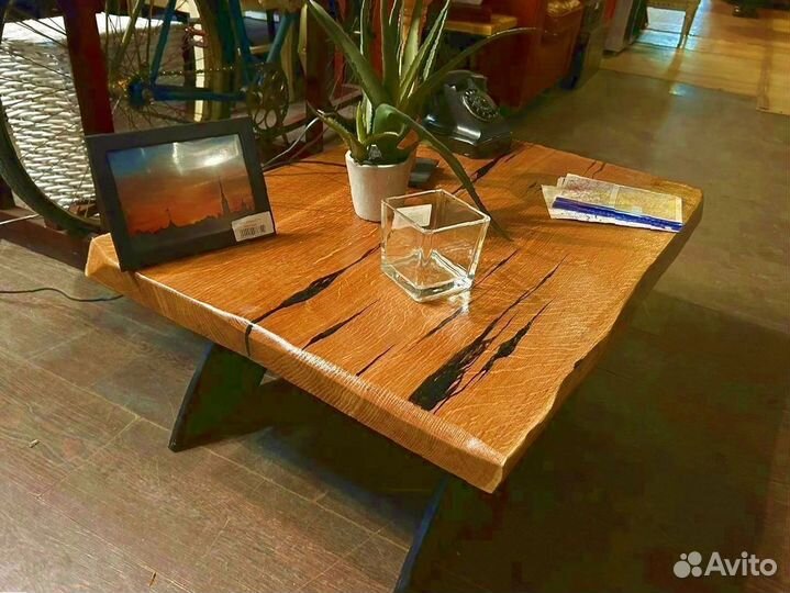 Низкий столик из массива