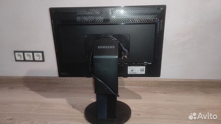 Монитор 24 дюйма Samsung 245t