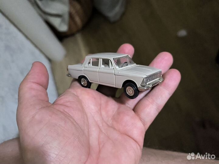 Модель автомобиля 1/43