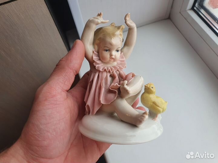 Девочка с цыпленком в реставрацию