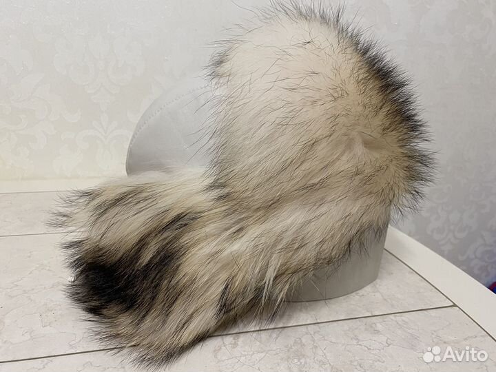 Меховая шапка из обесцвеченного енота