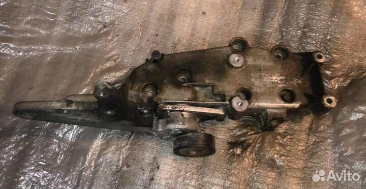 Кронштейн генератора S60