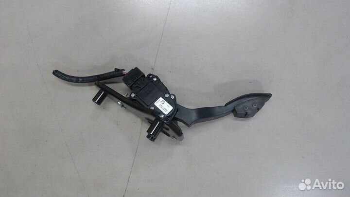 Педаль газа Infiniti QX56, 2011