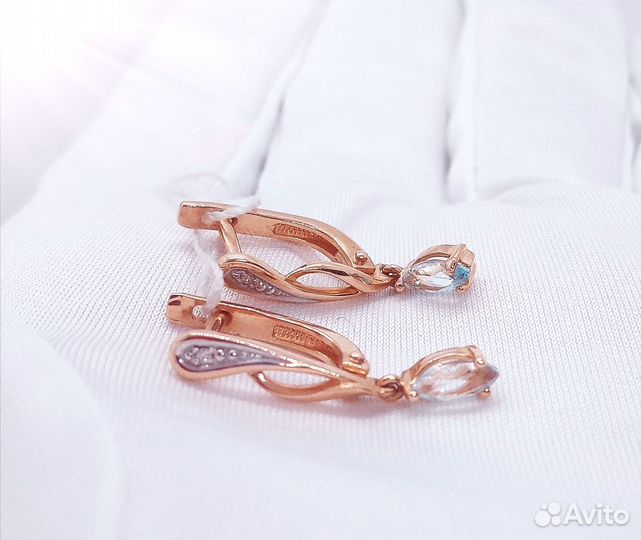 Золотые серьги с бриллиантом