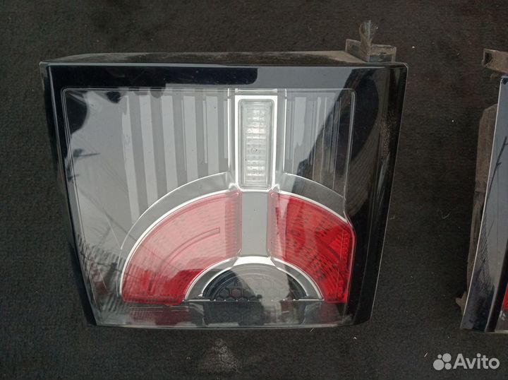 Фонарь в крышку багажника Discovery Sport L550