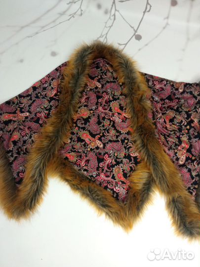 Шаль с мехом в русском стиле