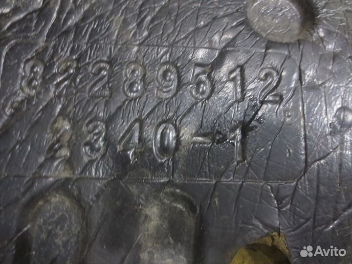 Покрытие пола левое Volvo 82289512