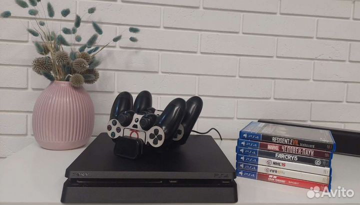 Игровая приставка ps4 slim с играми и 2 джостика