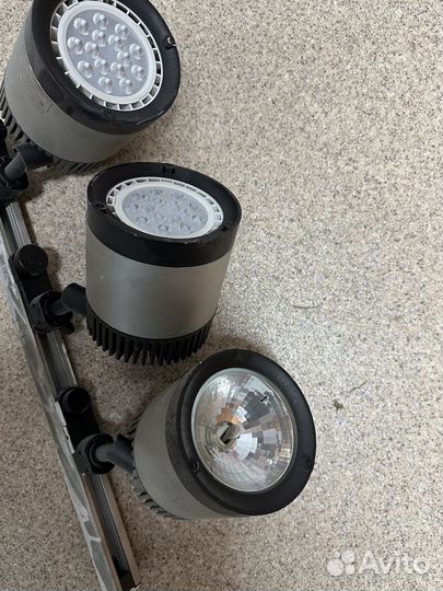 Трековые светильники на шинопроводе FIO/T50 8 штук