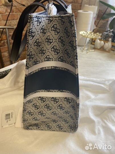 Продаю сумку guess оригинал