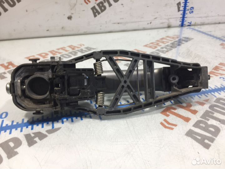 Фольксваген Туран Ручка наружняя задней двери Лев