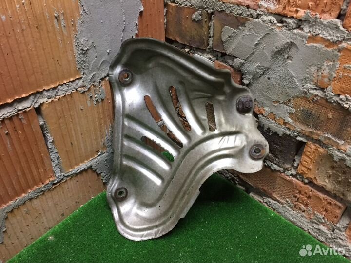 Экран тепловой Toyota Auris E150