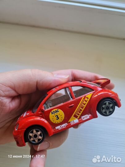 Машинка Volkswagen new beetle cup 1:43