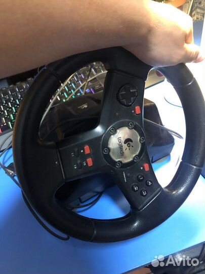 Игровой руль с педалями