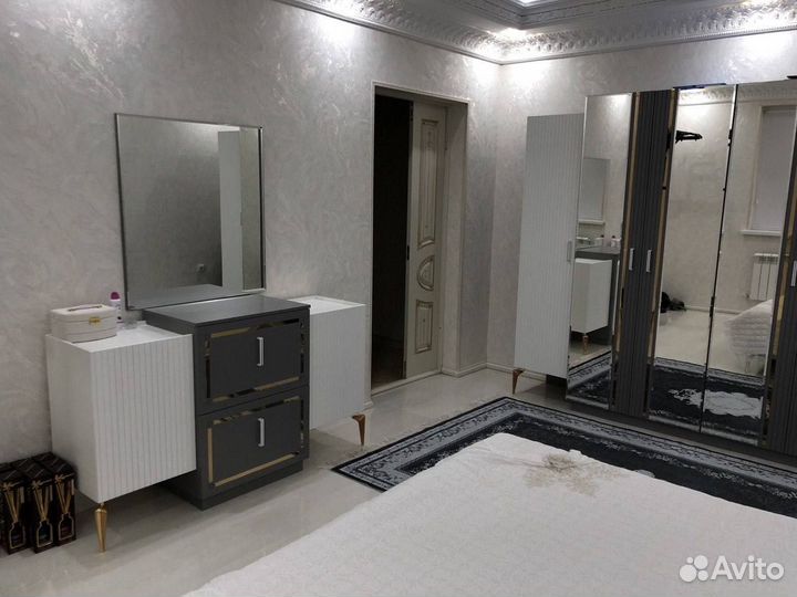 Спальные гарнитуры