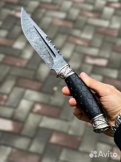 Нож из дамасской стали