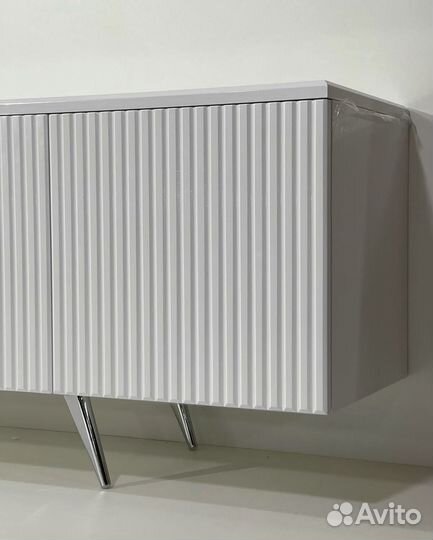 Тумба TV (на опорах или подвесная)