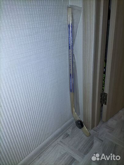 Клюшка хоккейная детская с шайбой