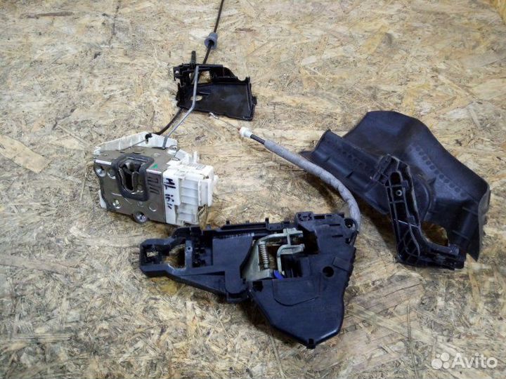 Замок двери передний правый Mercedes Benz Ml W164