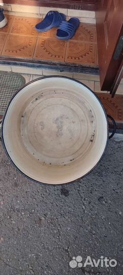 Кастрюля эмалированная большая