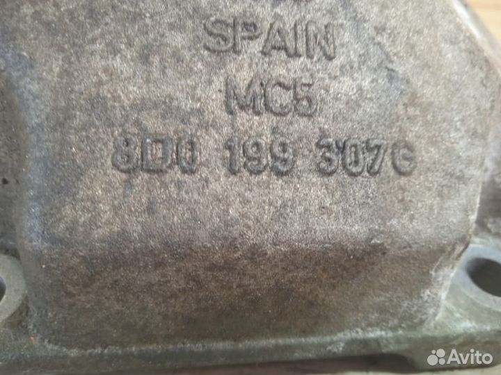 Кронштейн двигателя левый Audi A6 C5 3.0