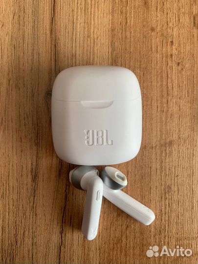 Беспроводные наушники JBL tune 225TWS. Pure bass