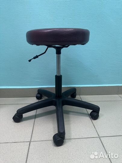 Стул для массажиста и бьюти