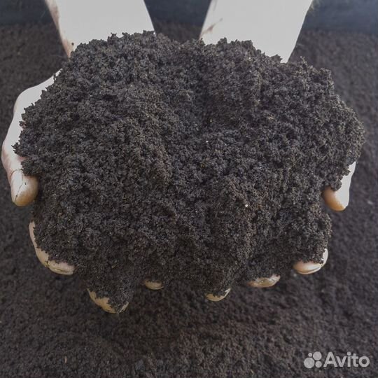 Чернозём с биогумусом в мешках